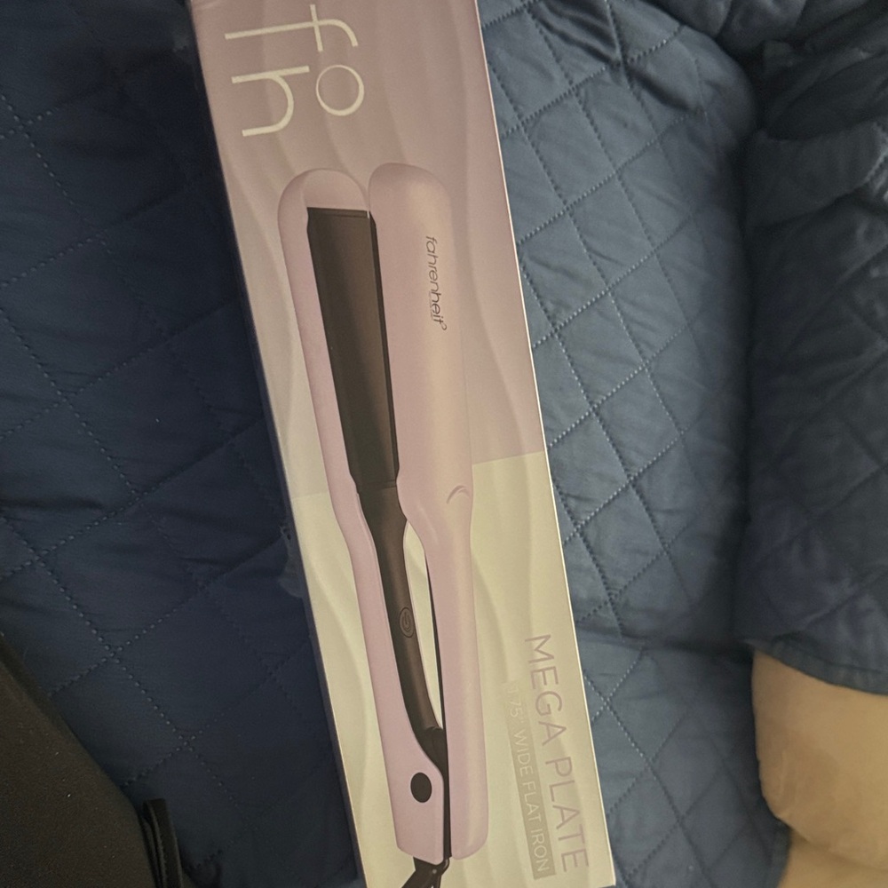 Fahrenheit Mega Plate Hair Straightener in Light Pink and Black